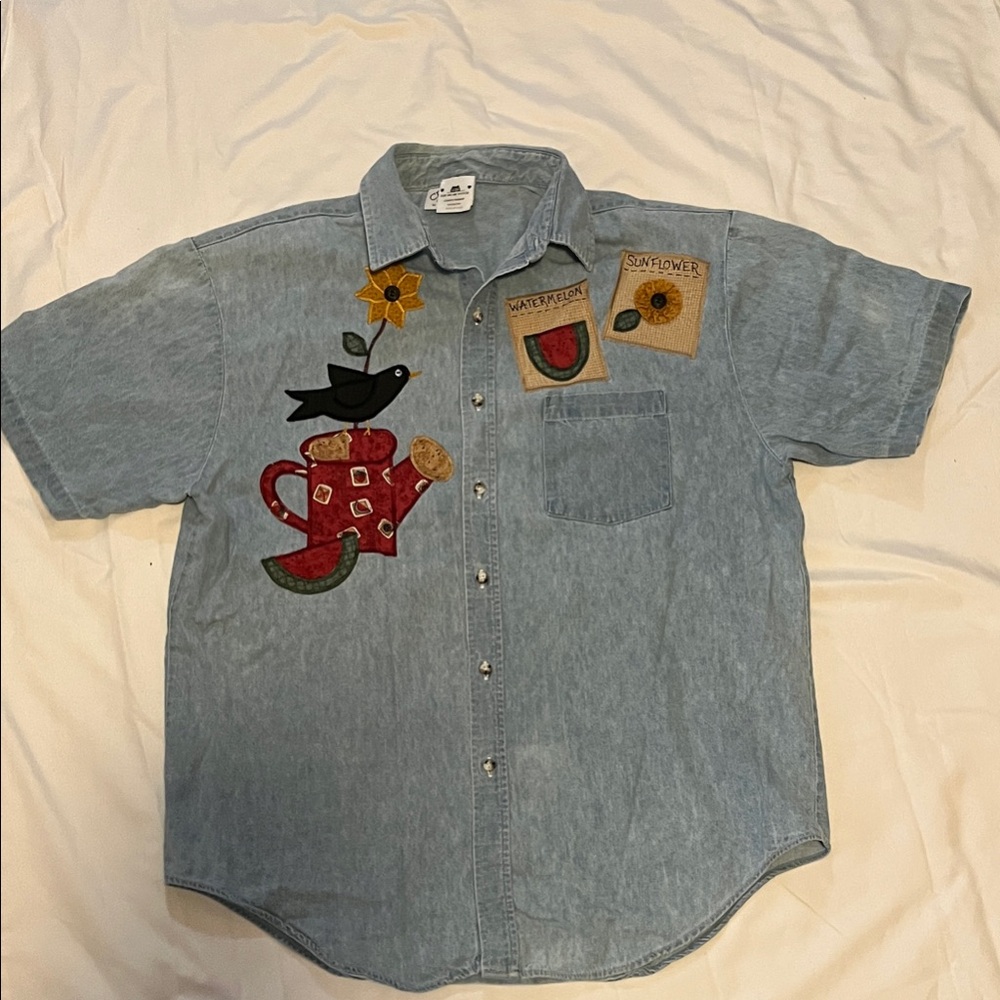 Vintage Light Blue Denim Short-Sleeve Button-Up Shirt with Colorful Appliqués